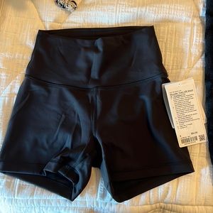 Lululemon Wunder Train HR short 4” contour fit